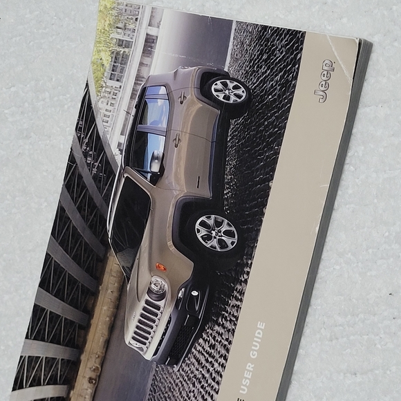 2017 Jeep Renegade User Guide - Replacement Jeep Users Manual Great Condition - Picture 4 of 8
